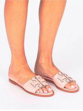 Tory Burch
Women's Ines Leather Slide Sandals size 40